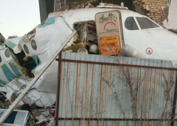 Almatı’da yolcu uçağı yerleşim yerine düştü