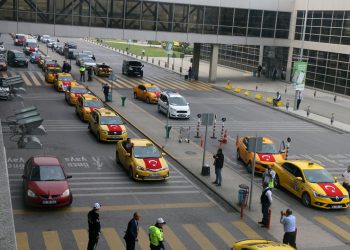 Sabiha Gökçen’deki bin taksiciye “turizm” eğitimi
