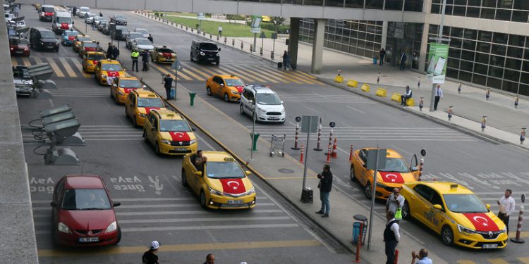 Sabiha Gökçen’deki bin taksiciye “turizm” eğitimi