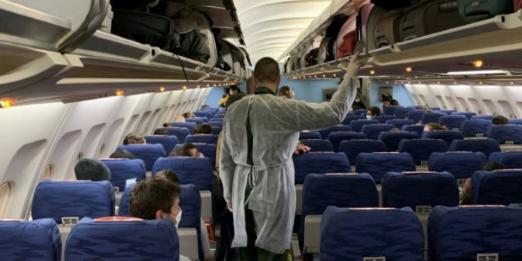 Uçakta virüsten korunmanın 6 yolu