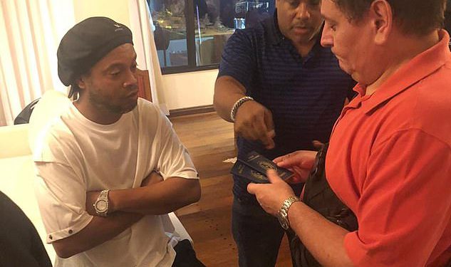 Ronaldinho sahte pasaport nedeniyle sorun yaşadı