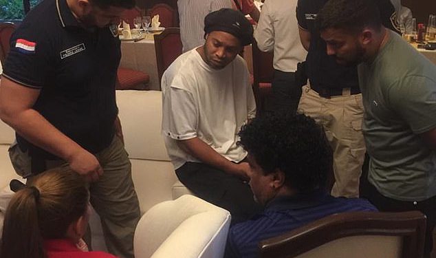 Ronaldinho sahte pasaport nedeniyle sorun yaşadı