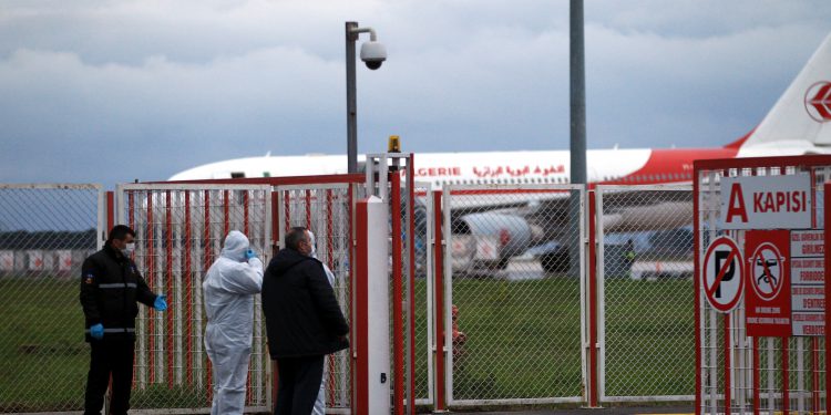 Cezayirliler ülkelerine gönderildi