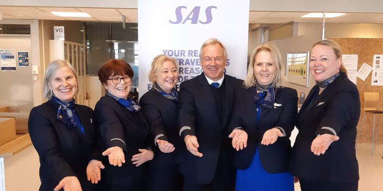 Hostesler hastanelerde çalışmaya başlıyorlar