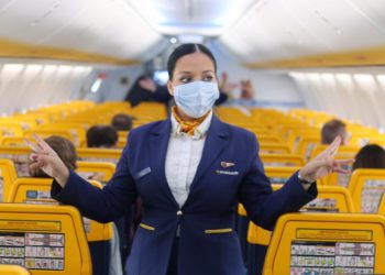 Havayollarından ilginç Covid-19 uniformaları!