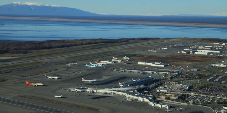 Bomba ihbarı havalimanı kapattırdı