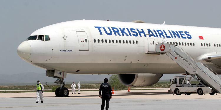 ABD’den 305 Türk vatandaşı Sivas’a getirildi