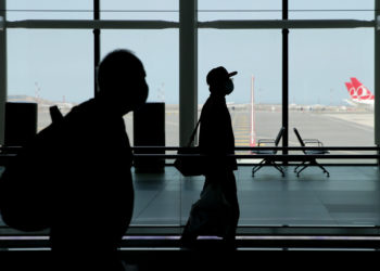 Koronavirüsten korunarak nasıl uçarsınız?