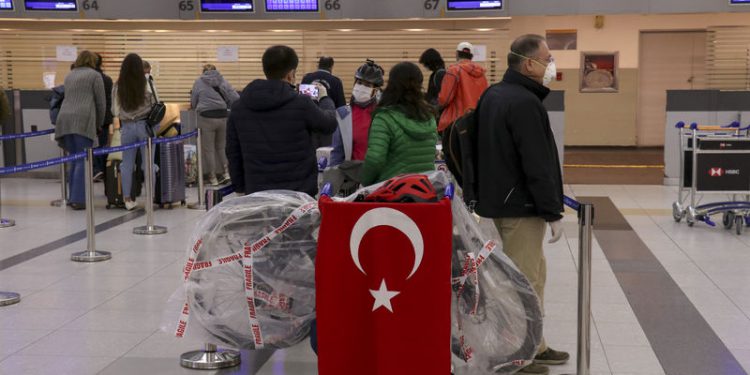 Uruguay’da mahsur kalan 4 Türk yurda dönüyor