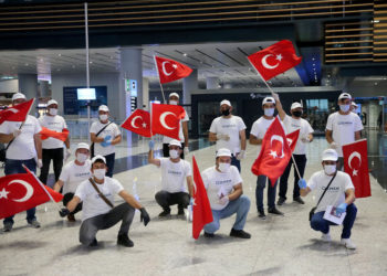 Türk işçiler, özel uçakla Malta’ya çalışmaya gitti