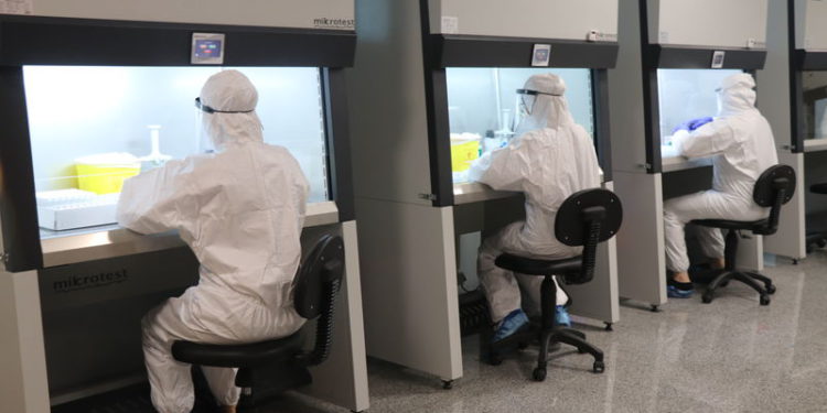 İzmir Adnan Menderes’te PCR test noktası hizmette