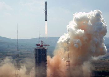 Çin, Mars keşif araçlarını uzaya fırlattı