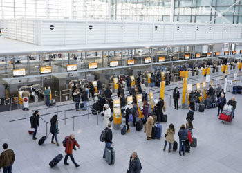 Yaşlı kadının bagajından eşinin kemikleri çıktı