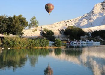 Balonlar Pamukkale üzerinde yeniden uçmaya başladı