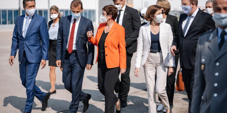 Alman ve Fransız bakanlar Airbus’ı ziyaret etti