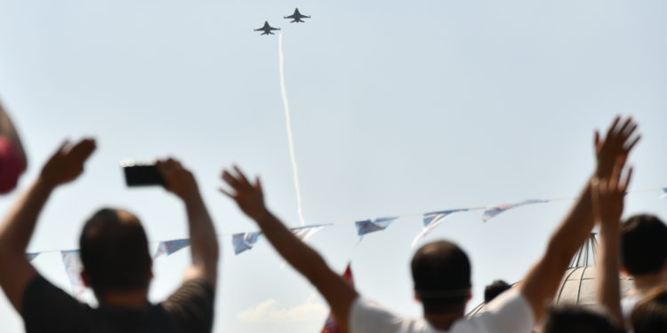 İki SOLOTÜRK aynı anda gösteri yaptı