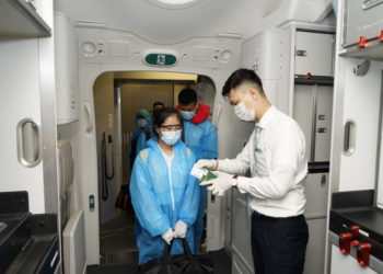 Hangi havayolu 6 ay sonra dış hat uçuşu yaptı?