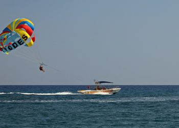 Parasailing uçuşunda 2 genç hayatını kaybetti