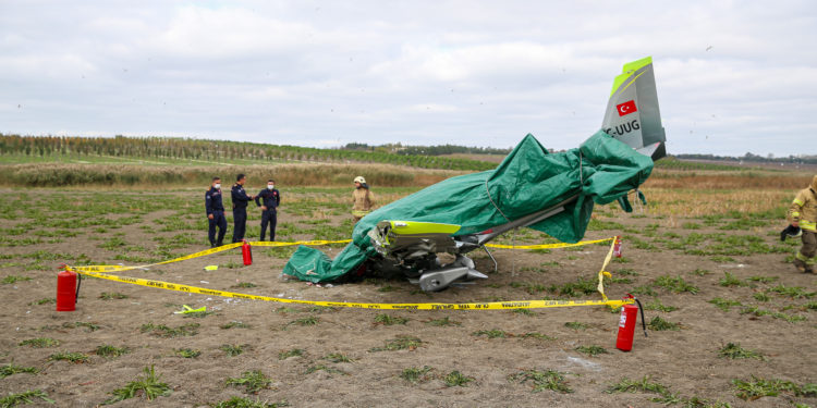 Kaza yapan eğitim uçağının enkazı kaldırıldı