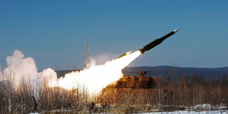 Tsirkon füzesi 450 kilometre ötedeki deniz hedefini başarıyla vurdu