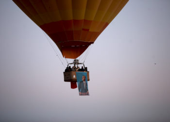 Kapadokya’da balonlar Atatürk posterleriyle uçtu