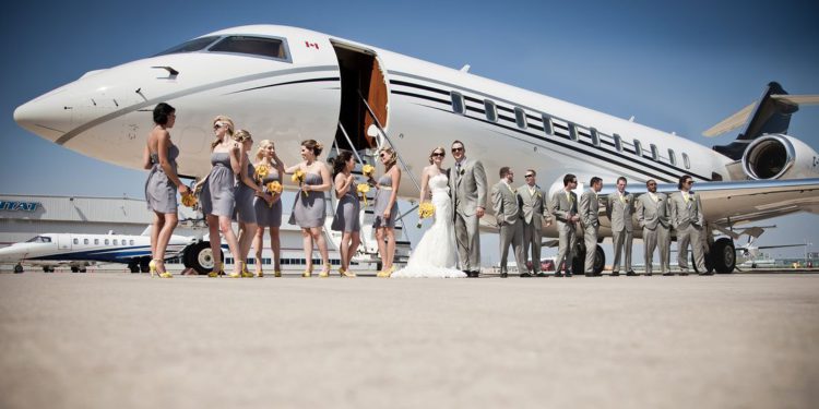 Salgında özel jette düğün trend oldu