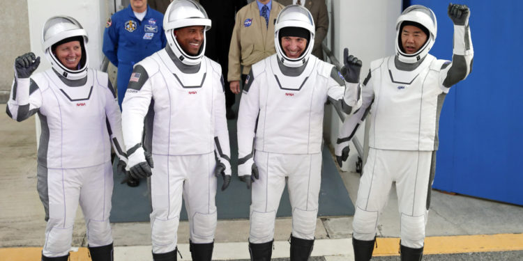4 astronotu uzaya SpaceX taşıdı
