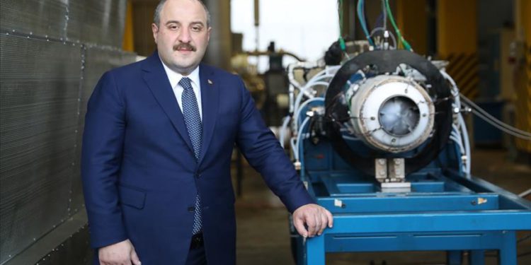 Bakan Varank, milli turbojet motorunu test etti