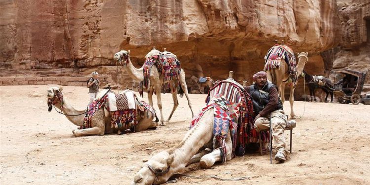Covid-19 Arap dünyasında turizmi vurdu