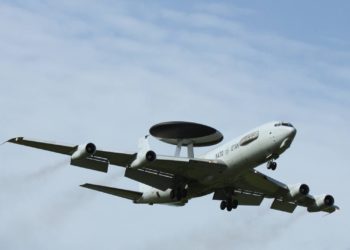 Ege denizinin kuzeyinde 8 uçak ile eğitim uçuşu yapıldı