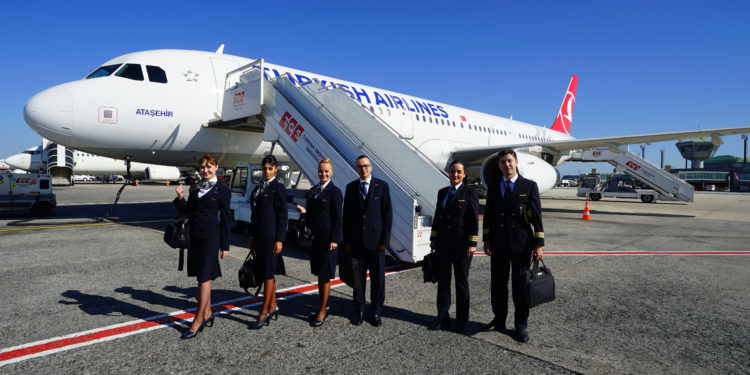 “Uçuş görevlileri Covid-19 testinden muaf olsun”