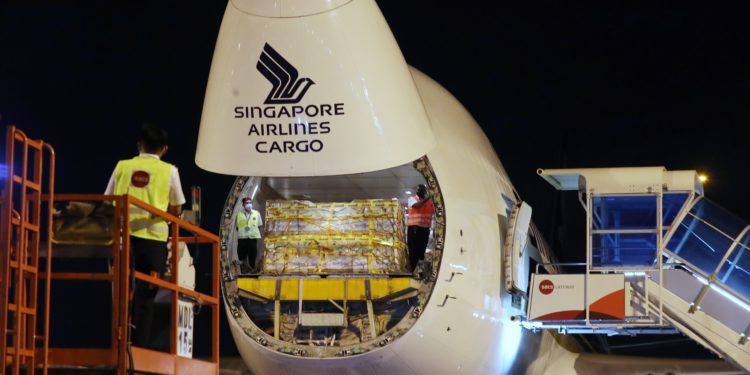 Singapur Airlines, ilk Covid-19 aşılarını Singapur’a taşıdı