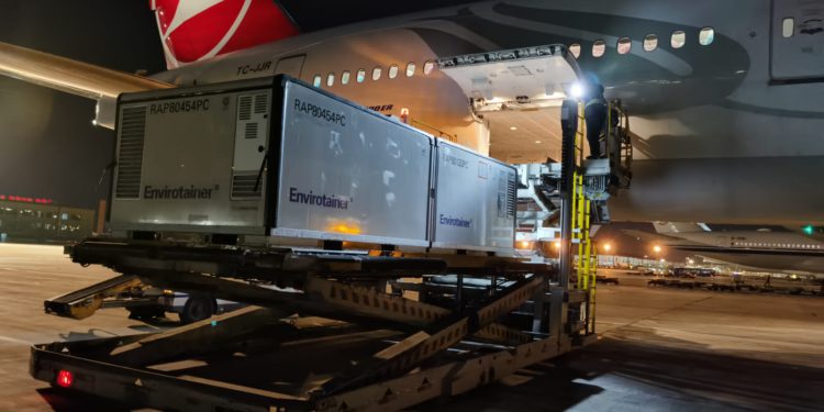 Aşıları taşıyan uçak Pekin’den havalandı