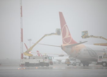 THY uçakları buzlanmaya karşı özel sıvıyla yıkanıyor