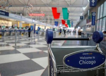 Koronadan korktuğu için 3 aydır havalimanında yaşadığını iddia etti