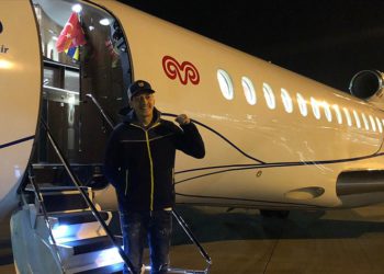 Mesut Özil’i taşıyan uçak gökyüzüne ay yıldız çiziminden fazla izlendi