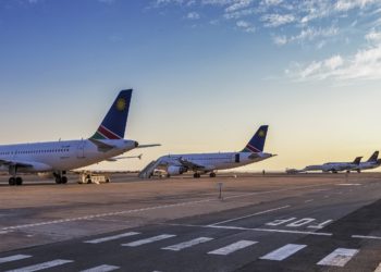 Havayolu tüm operasyonlarını durdurdu