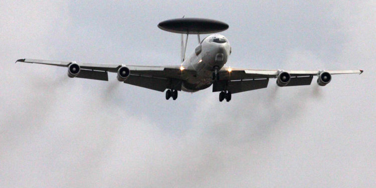 Türk ve NATO uçaklarından taktik eğitim uçuşu