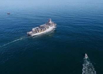 Yunan F-16’ları Türk gemisini taciz etti