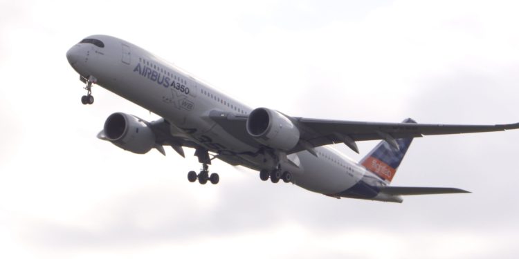 Airbus A350 yüzde 100 sürdürülebilir yakıtla uçtu