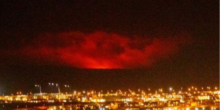 Volkanik patlama uçuşları durdurdu