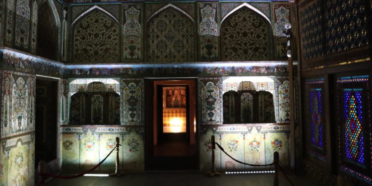 Dünya Kültür Mirası Listesi’ndeki Şeki Han Sarayı turist akınına uğruyor