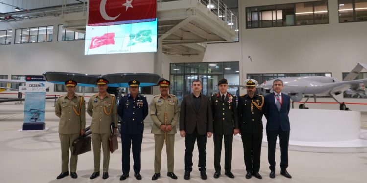 Pakistan Genelkurmay Başkanı Baykar’ı ziyaret etti