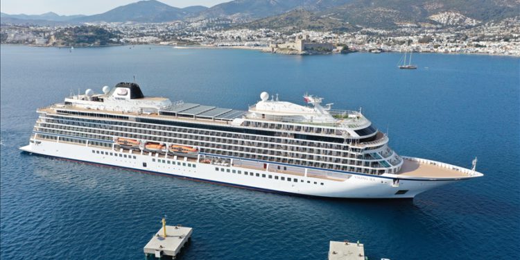 Sezonun ilk kruvaziyeri Bodrum’a geldi