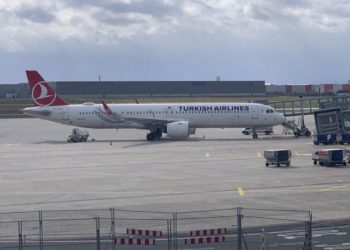 THY uçağı sert indi, geri dönemiyor