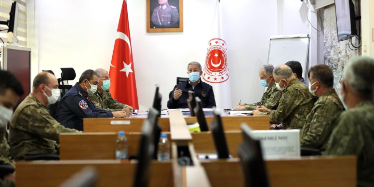 Bakan Akar: 31 terörist etkisiz hale getirildi