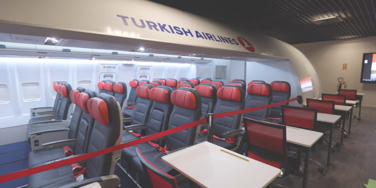 THY kabin ekibini yerli simülatörde eğitiyor