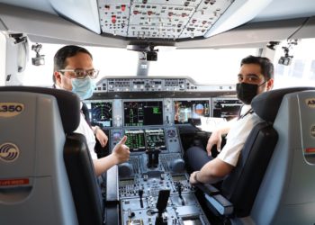 Qatar Airways, ilk tam aşılı uçuşunu yaptı