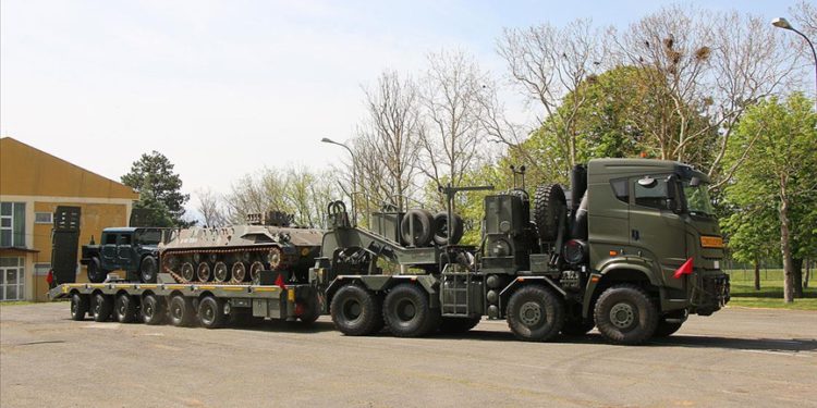 Türkiye, Kuzey Makedonya ordusuna tank taşıyıcı hibe etti