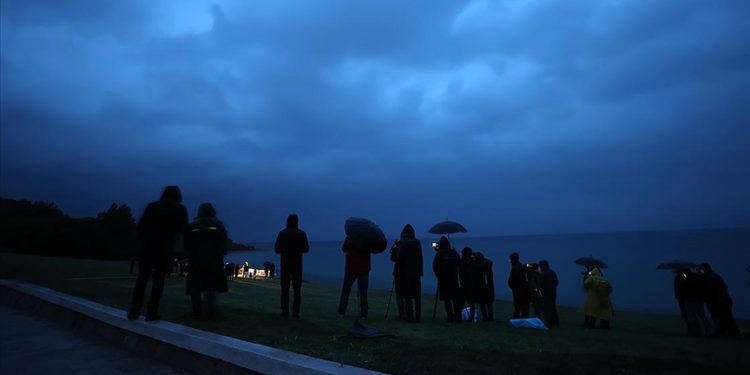 Anzak Koyu’nda ‘Şafak Ayini’ yerine çelenk töreni düzenlendi